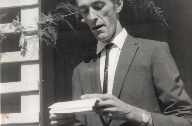 Inauguração da Escola Padre José Scholl em Alto Padre Eterno em 1970. Professor Ilson Kaefer na hora de seu pronunciamento
